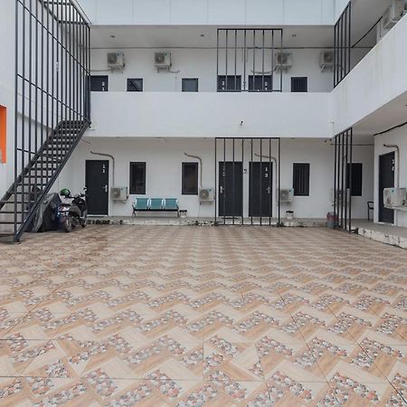 Reddoorz At Sani Guest House Balikpapan Bagian luar foto