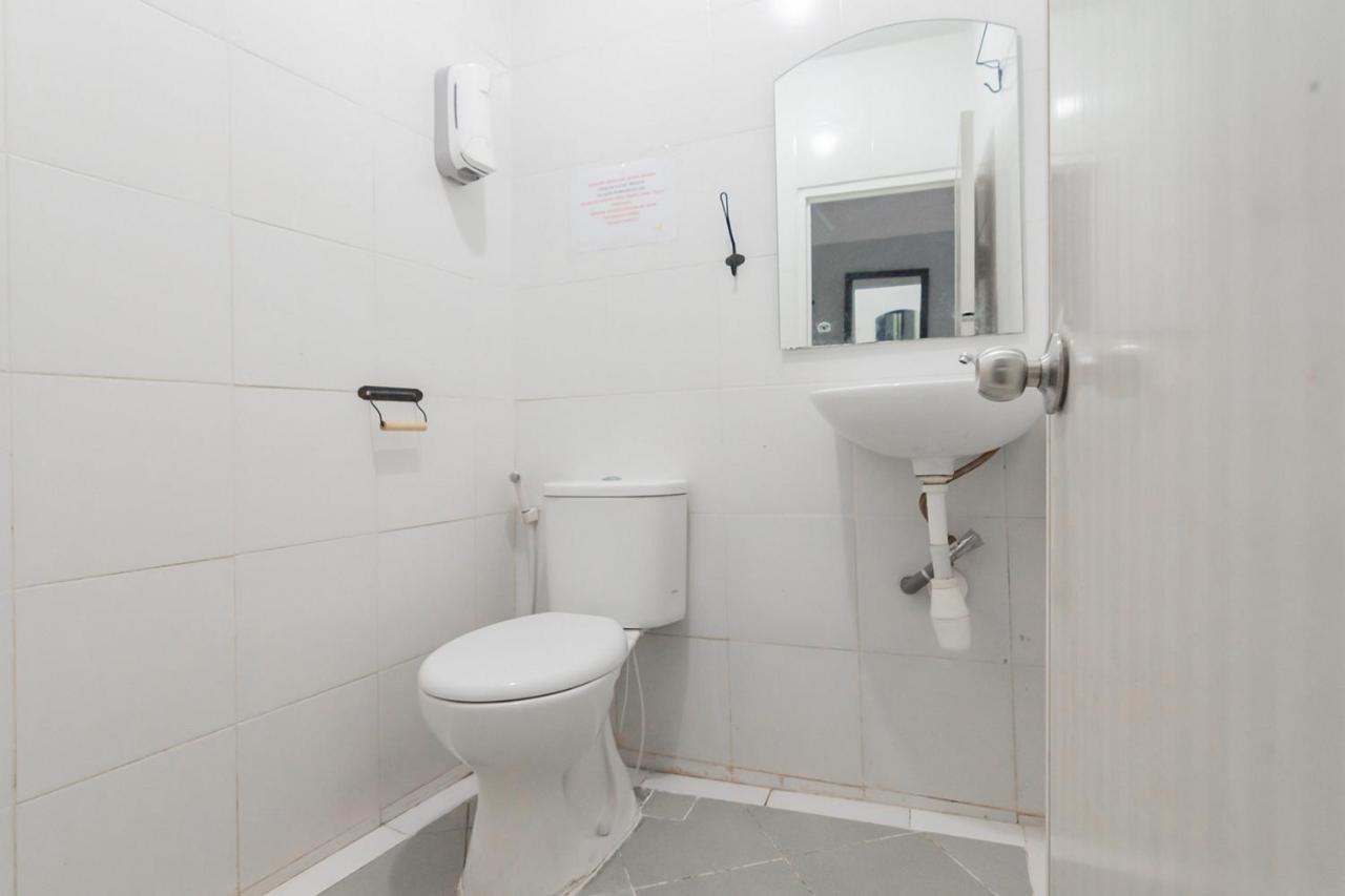 Reddoorz At Sani Guest House Balikpapan Bagian luar foto