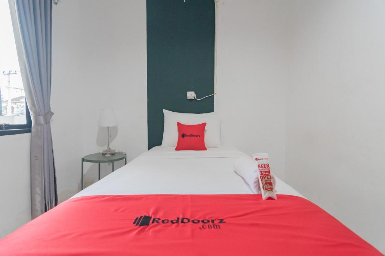 Reddoorz At Sani Guest House Balikpapan Bagian luar foto