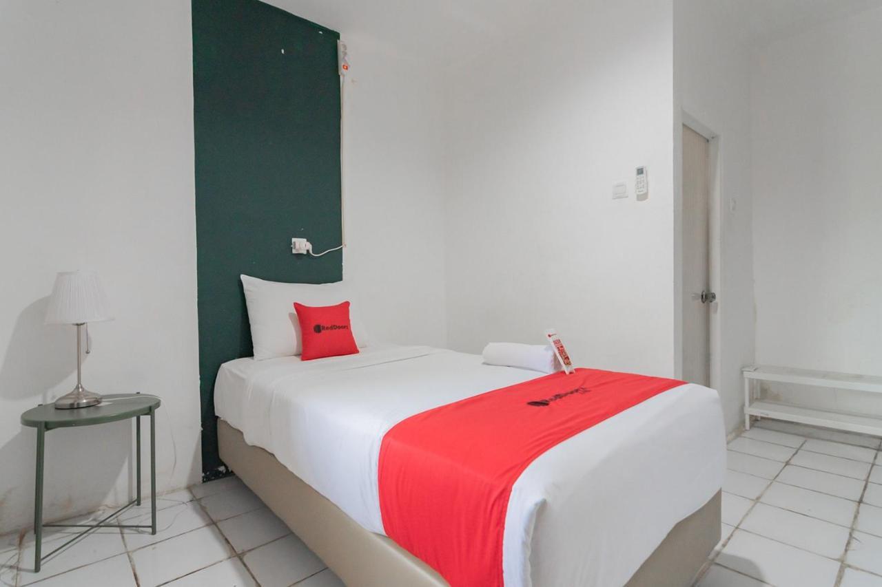 Reddoorz At Sani Guest House Balikpapan Bagian luar foto