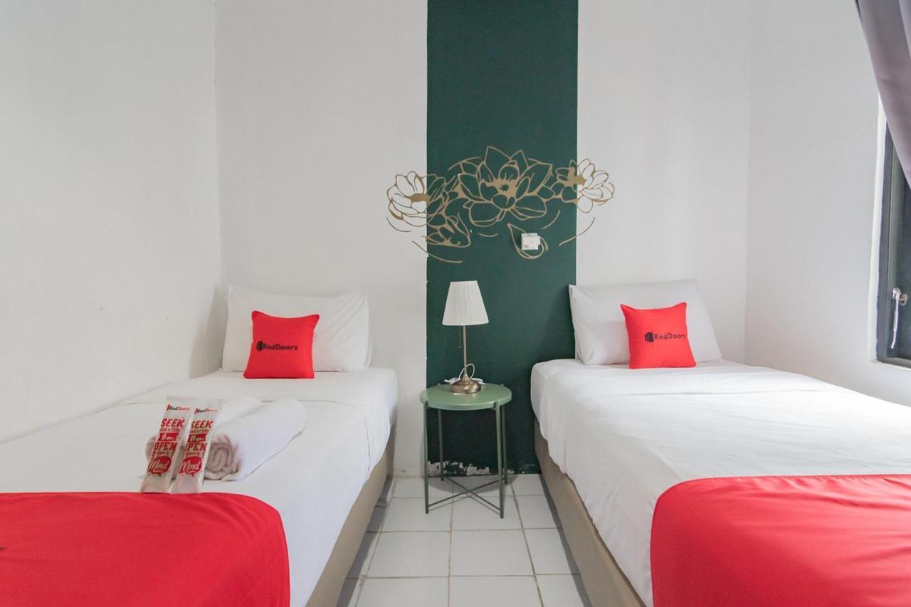 Reddoorz At Sani Guest House Balikpapan Bagian luar foto